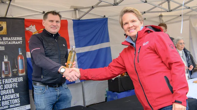 Guernsey more convenient than Jersey, say French market stallholders