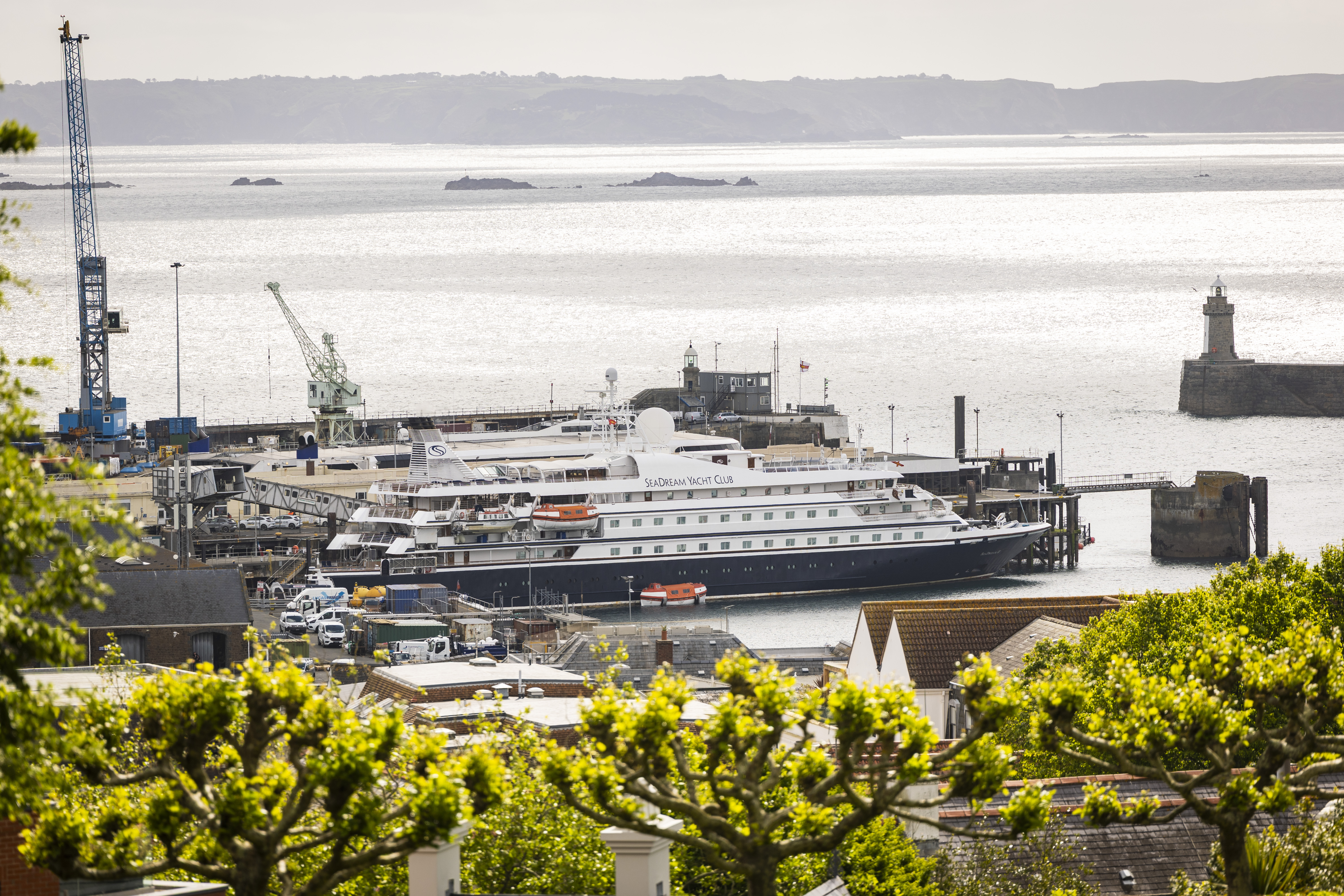 Cruise ship makes unexpected early arrival due to weather