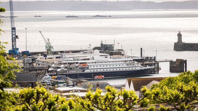 Cruise ship makes unexpected early arrival due to weather