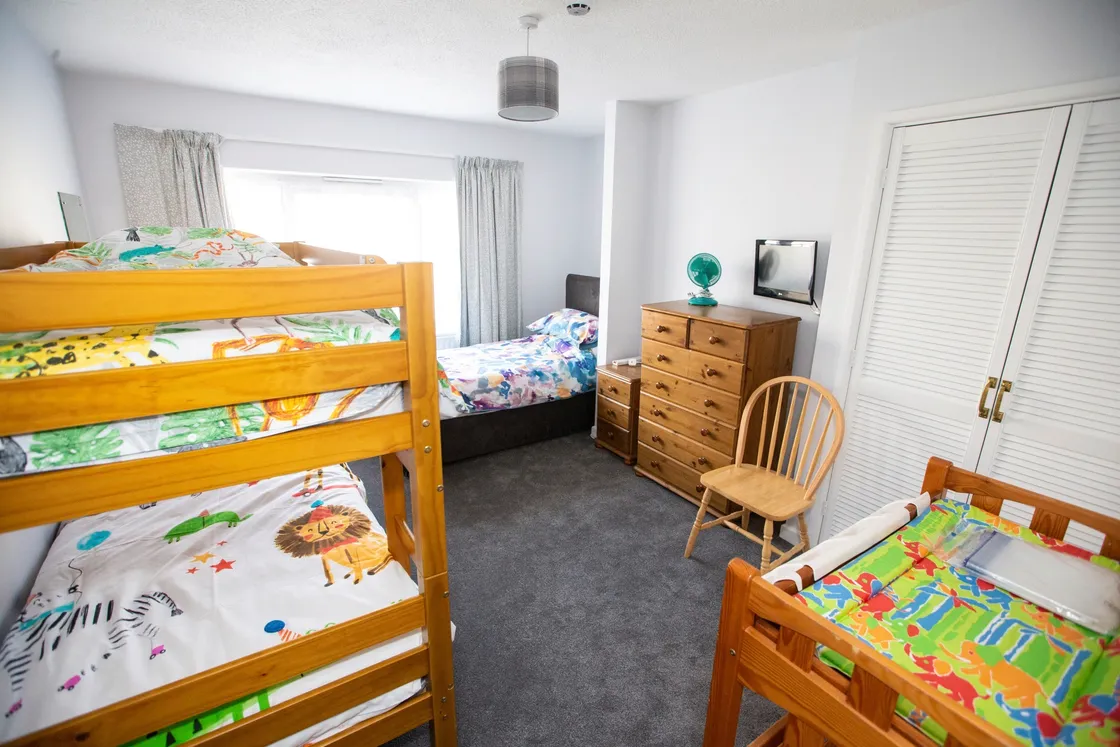 The rooms, two family and three single ones, have new bedding and carpets.(28969981)