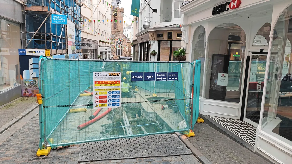 Signs pointing out that the Arcade is open have been put up as a reminder to passers-by. (Picture by Mark Ogier, 33158648)