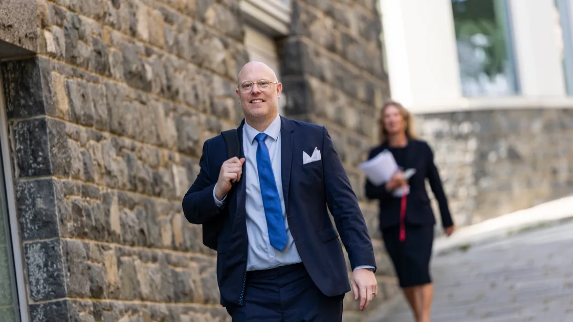 Deputy Rob Curgenven said he was more concerned about what the Employment and Equal Opportunities Service report did not say than what it did.