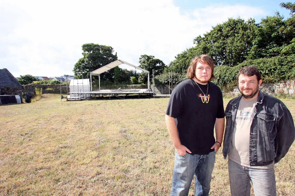 2010, and the chateau was the site of the Ivy Castle Earth Fair. Pictured are organisers Gareth Pennington and Rob Roussel.