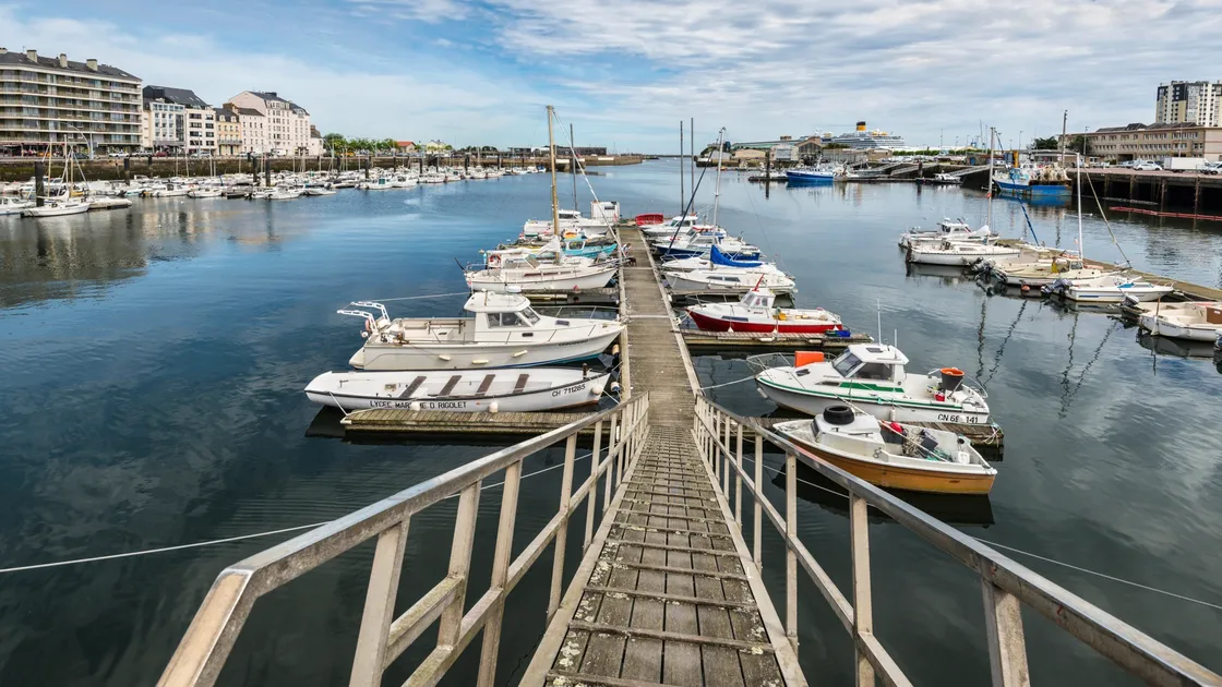 Cherbourg harbour. (30139014)