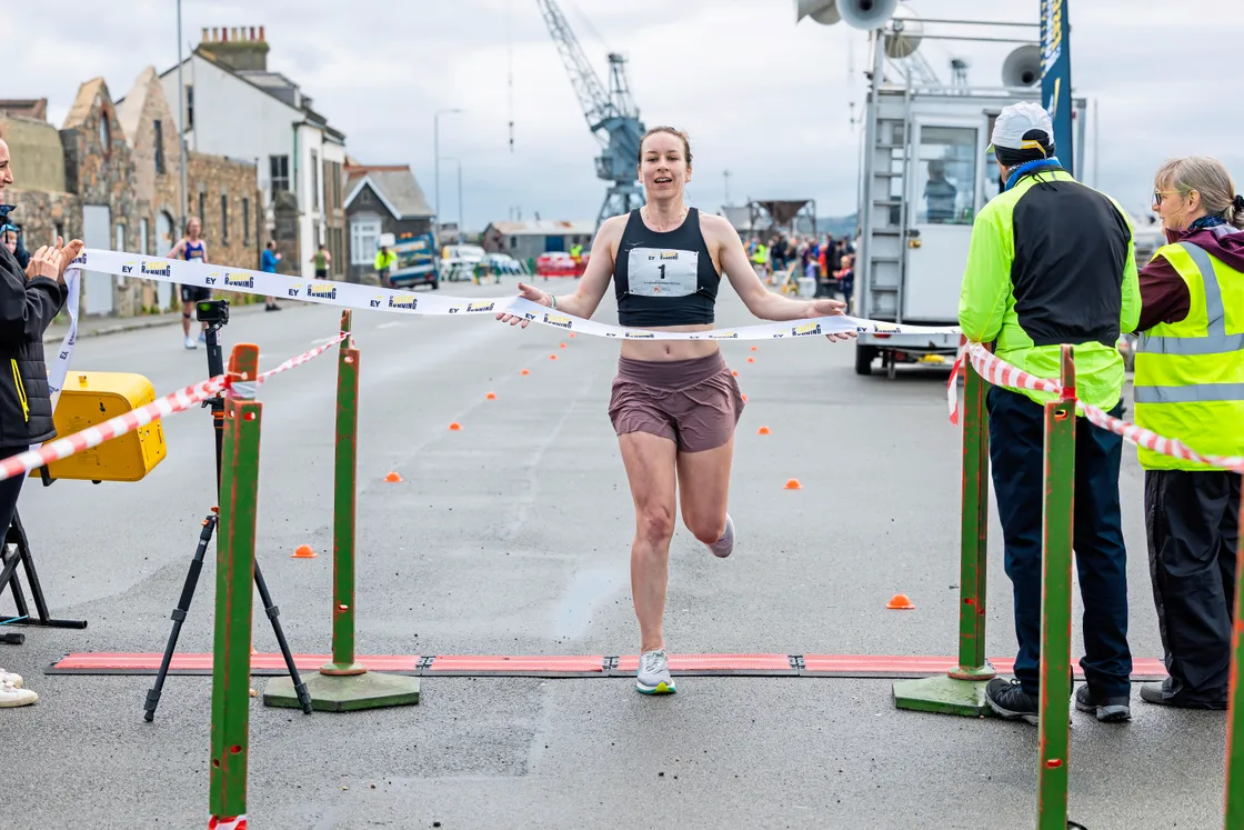 Steph Twell finished the festival with a convincing win to take her third straight title.