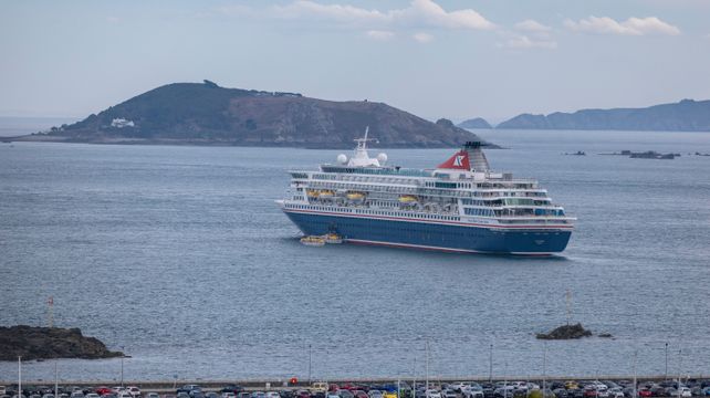 Sharp drop in cruise passengers, but fewer cancelled visits