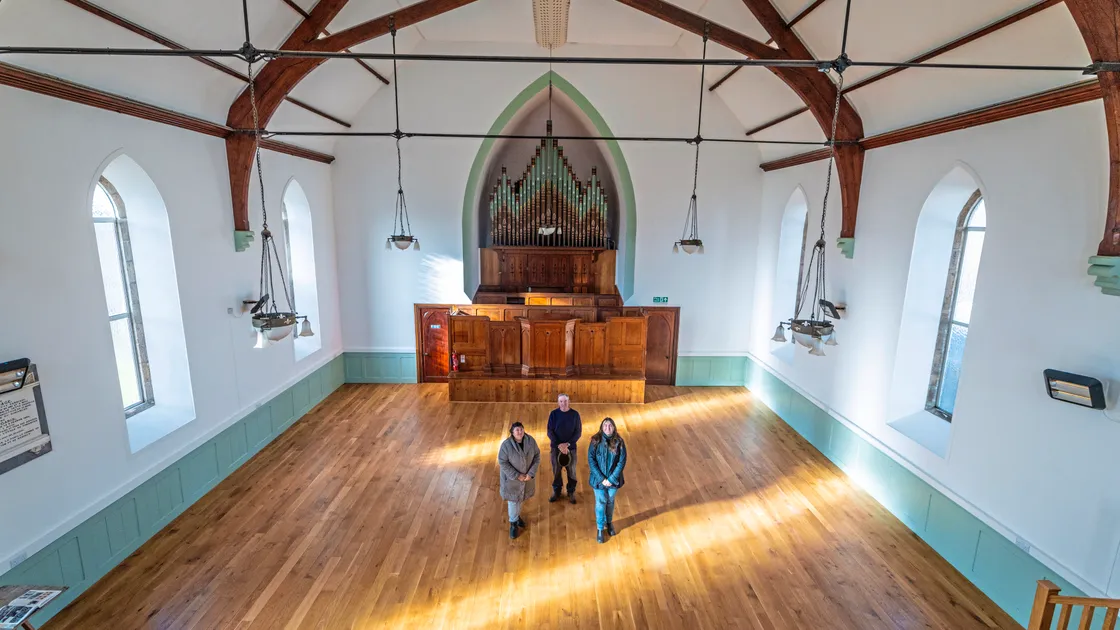 Nicky, Nic and Merrie Jee in the large hall