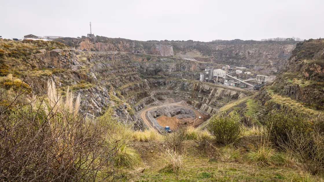 Les Vardes quarry.