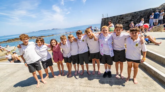 Vauvert Year 6 leavers go out with a splash