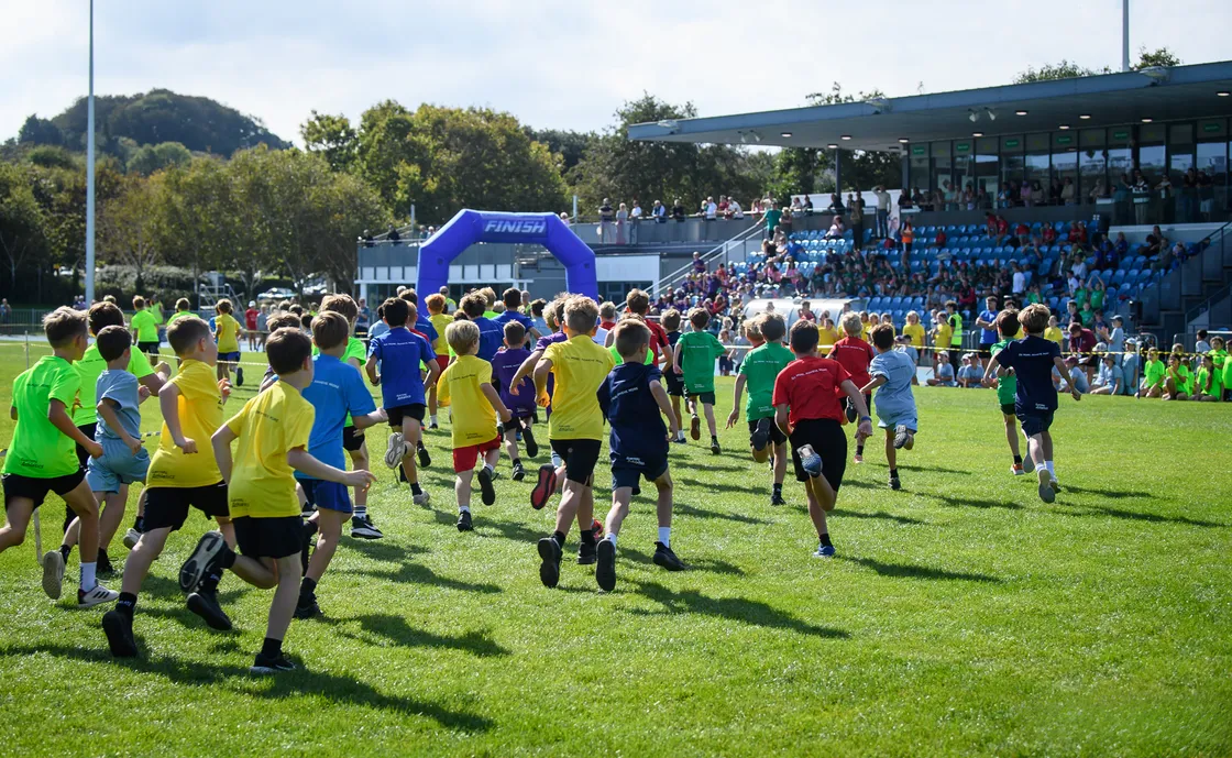 The record turnout included 162 in the two primary schools’ scoring races, together with around 300 in the fun run and 260 in the four secondary events.