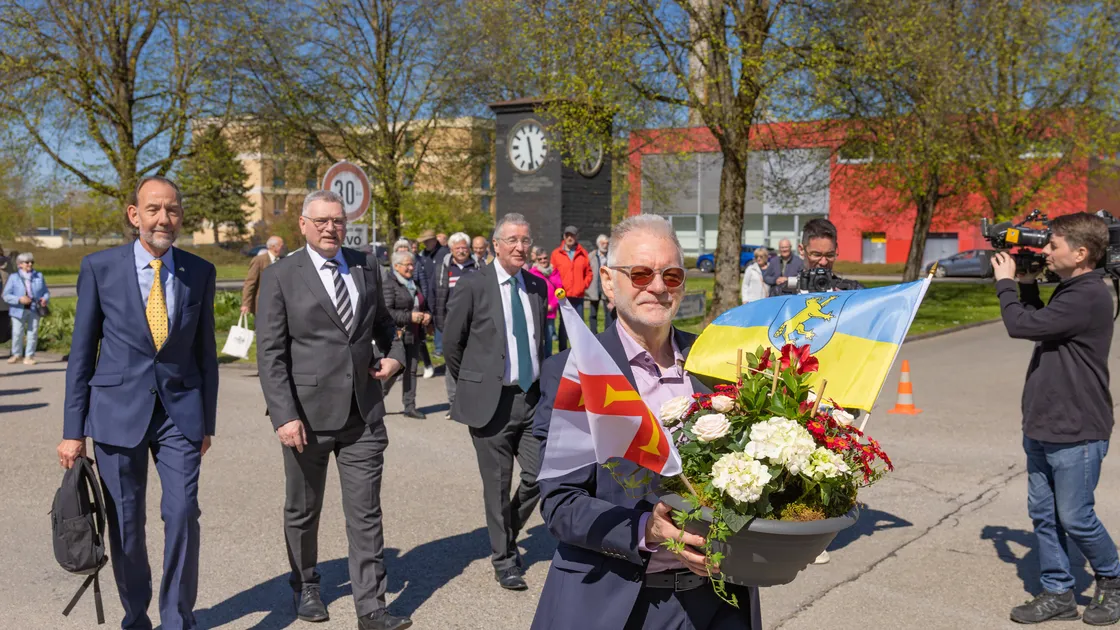 At the former clock tower of the Lindele camp on the grounds of the University of Applied Sciences for Police, representatives from Biberach and Guernsey commemorated the liberation of the camp on 23 April 1945.Left to right, States external relations lead Deputy Steve Falla, Biberach’s Lord Mayor Norbert Zeidle, Bailiff Sir Richard McMahon and Hans‑Bernd Sick of the Städte Partner Biberach association.  (Picture by Florian Achberger)