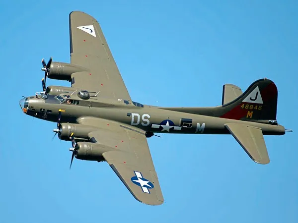 A B-17F bomber of 351st Bomb Group. Planes like this, including Speed Ball, had to carry additional fuel tanks for the 3,000 litres of extra fuel needed for the journey from England to Bordeaux and back on New Year’s Eve 1943