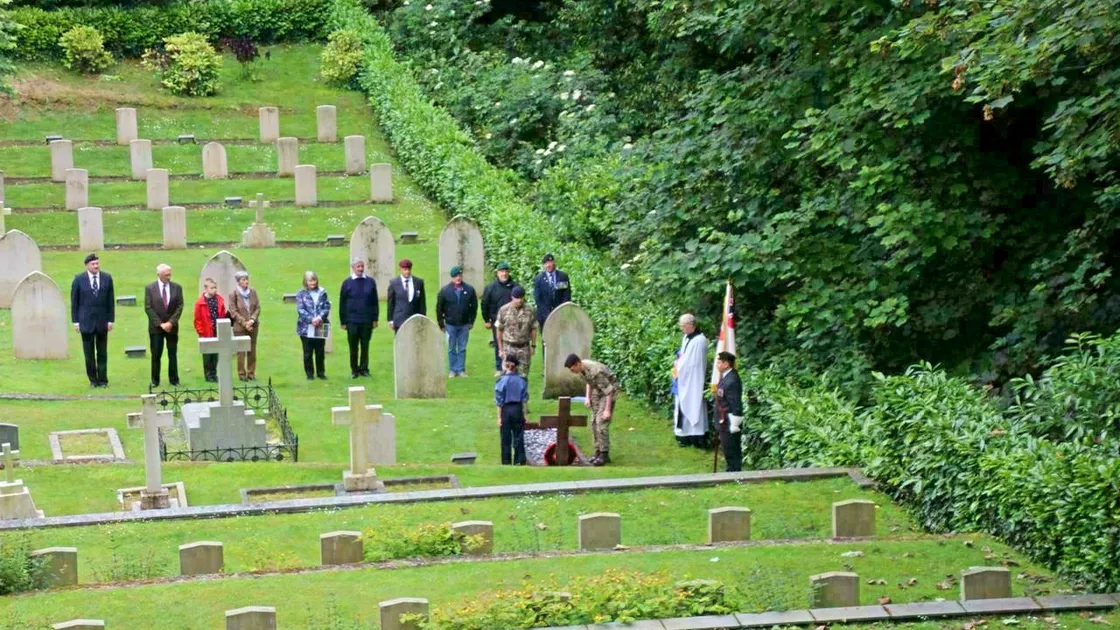 Castel rector the Rev. Scott Lamb led a short service at the re-instatement of the refurbished cross on Marine Thomas Edwin Rees’s grave in the Fort George Military Cemetery on the 90th anniversary of his death in St Peter Port Harbour.  (Pictures courtesy of Alan Hill)