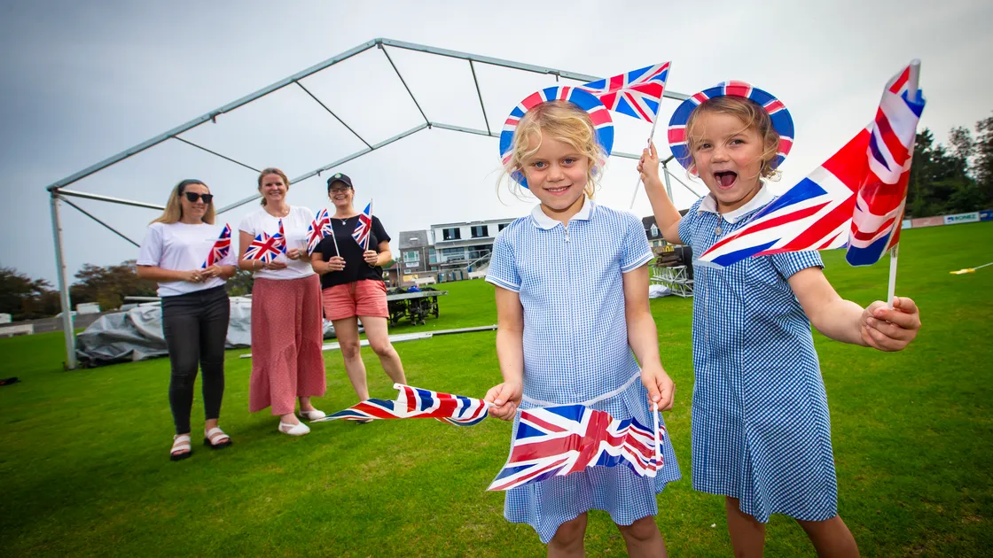 Edie and Kitty Cairns, get into the Last Night mood with behind, left to right, Carly Howlett from principal sponsor Aspida Advisory Services, organiser Natalie Davidson, and KGV general manager Debbie Hunter. (Picture by Peter Frankland, 32509480)

