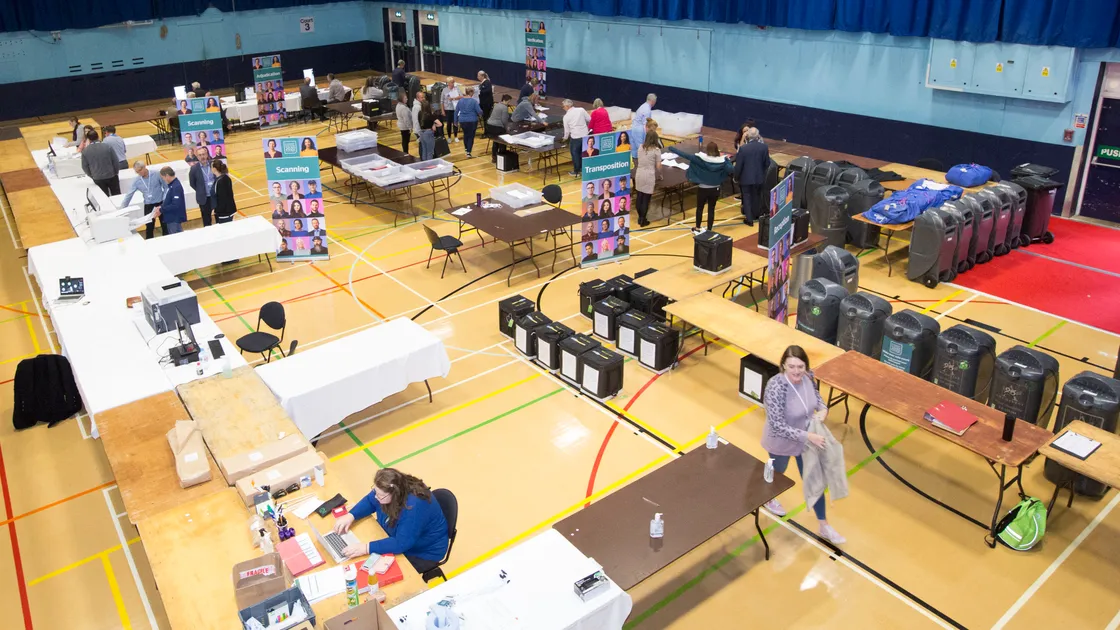 The recount gets under way in the first island-wide genera election.(29634211)