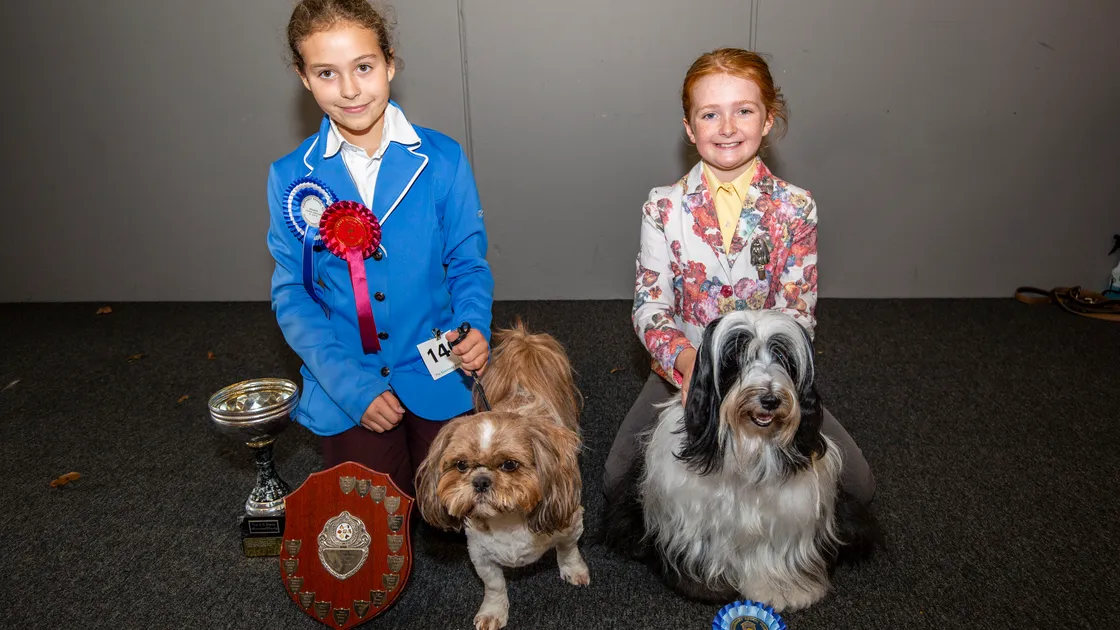 Junior handling class winner Samantha Browning, 11, left, and runner-up Tahlia Rault, 10. (31228750)