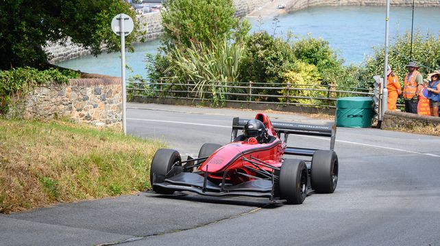 Guernsey drivers and riders rise to the ‘National’ occasion