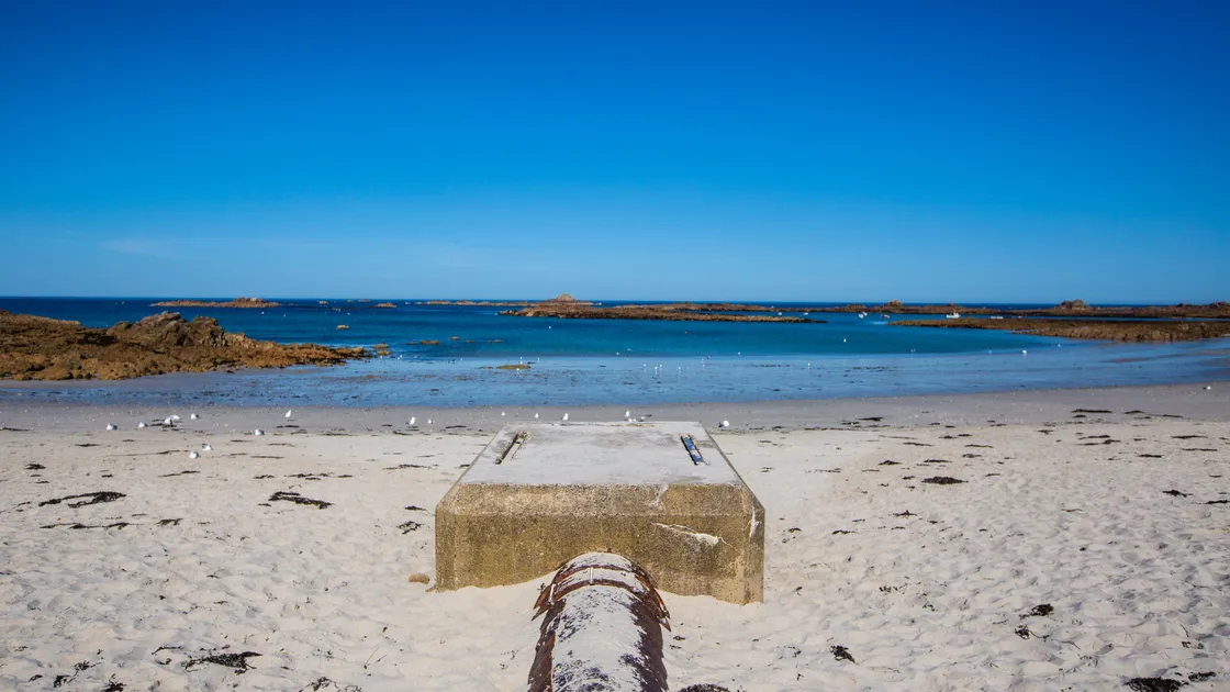 Cobo outfall pipe. (Picture By Peter Frankland, 28731478)