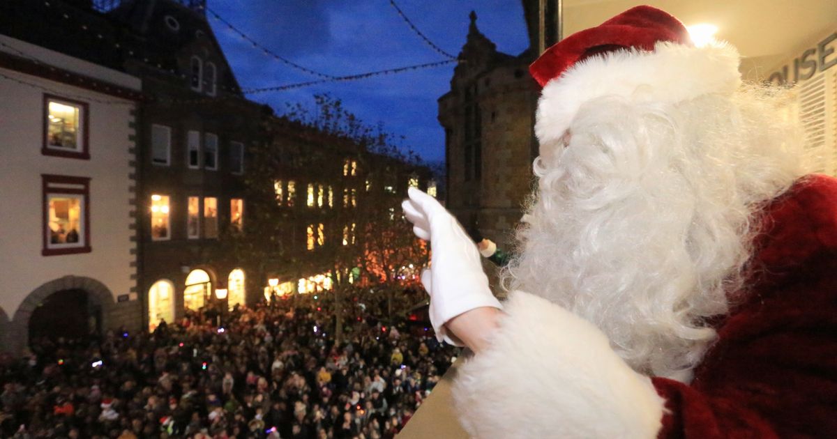 Islanders join Santa for lights switch-on