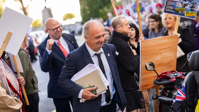 Inder apologises for ‘giving the finger’ to protestors