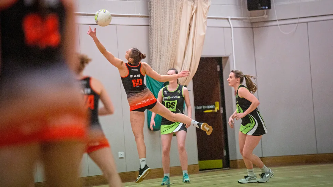 Blaze GD Amy Fallaize stretches to reach a high ball. (Picture by Sophie Rabey, 30478311)