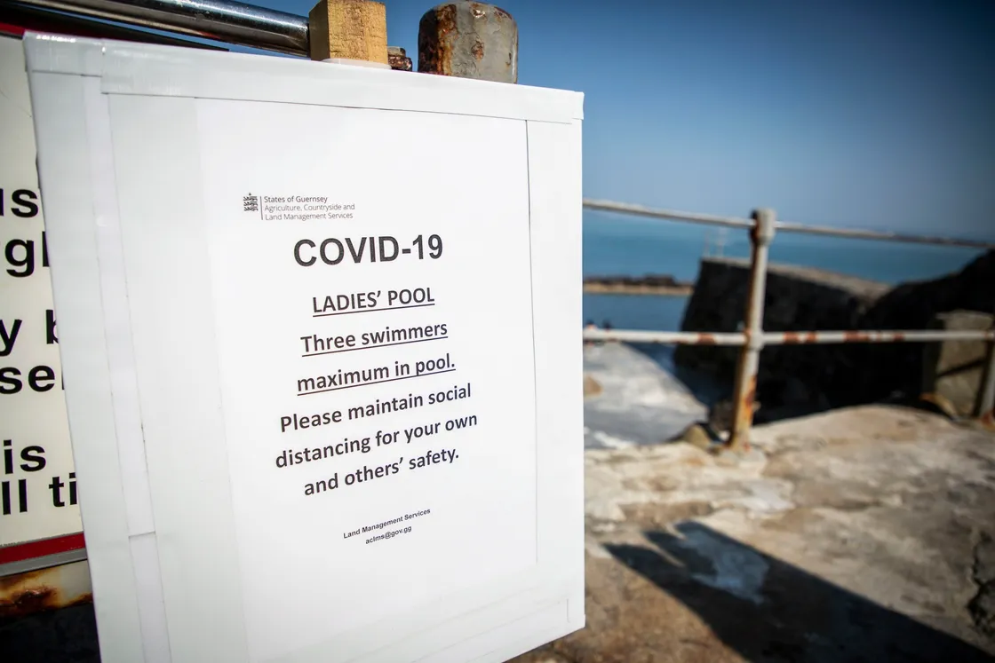 Sea swimming is allowed, but there is a limit to the number of people allowed at la Vallette at any one time. (27966792)