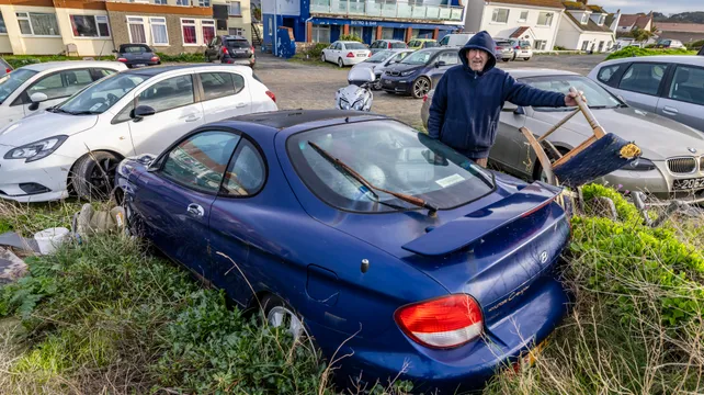 Abandoned cars at Grandes Rocques concern residents