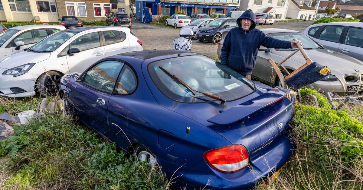 Abandoned cars at Grandes Rocques concern residents