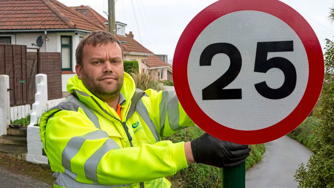 The Signs & Lines Section of SWD has been installing new 25mph speed limit signs. The changes come into place tomorrow. (24188917)