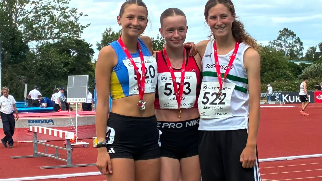 Eleanor Jamieson (left) with her fellow medallists.