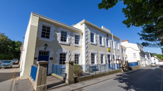 Alderney politicians move to block government reforms