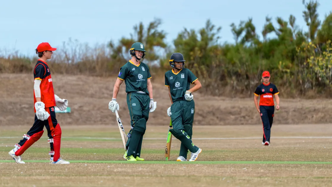 Ed Robinson and Oscar Lewis put on 159 for the opening wicket.