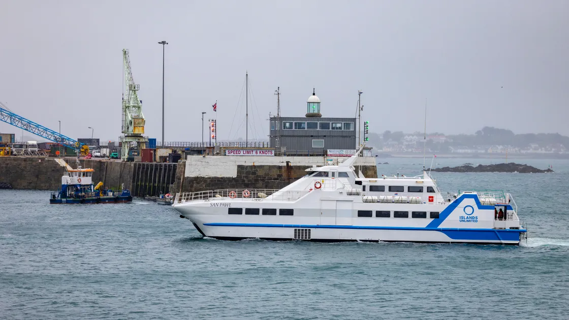 Islands Unlimited, which operates foot passenger sailings between Guernsey and Jersey, has cancelled Thursday and Friday’s sailings