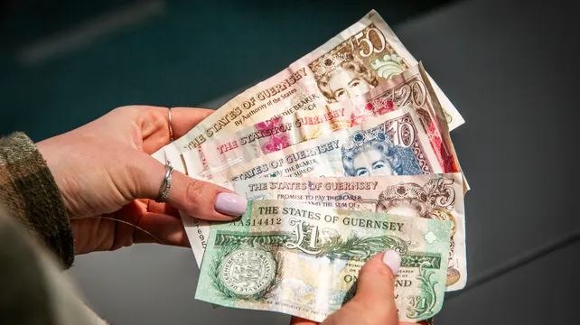 New bank notes on hold as wait continues for finance chief