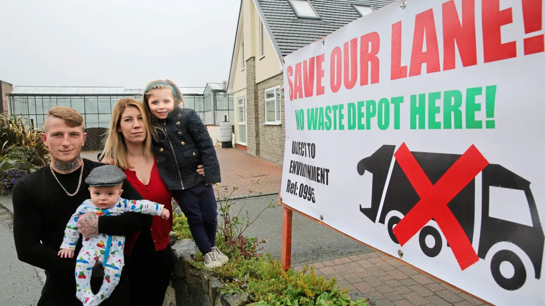 Michelle Mahy, who has lived in Oatlands Lane for much of her life, with partner James Leale and children Jax Leale, six months, and Scarlett Leale, 4.(Picture by Adrian Miller, 21314854)