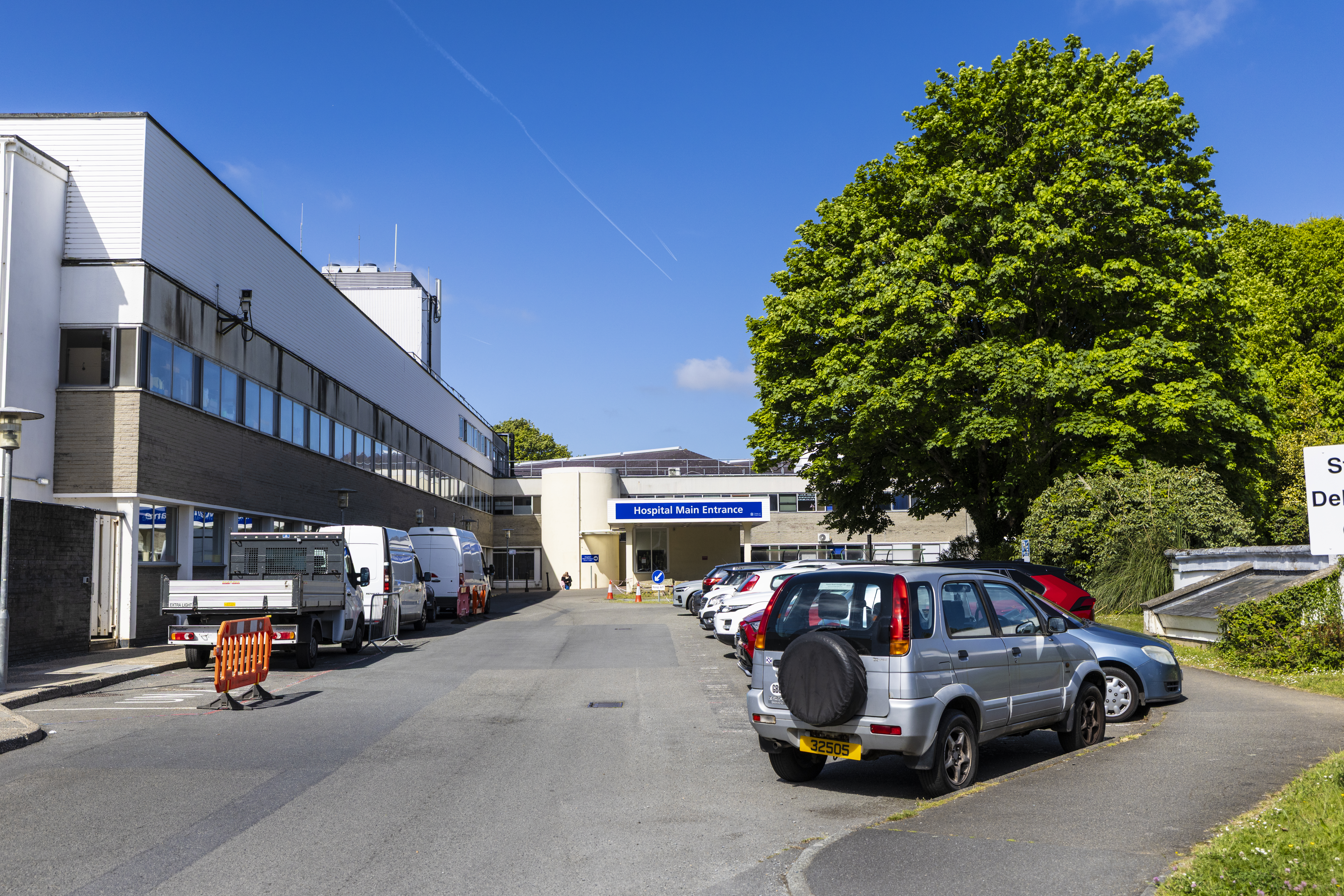 3.7% pay rise agreed with health staff