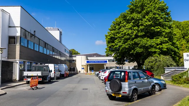 3.7% pay rise agreed with health staff