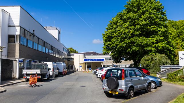 3.7% pay rise agreed with health staff
