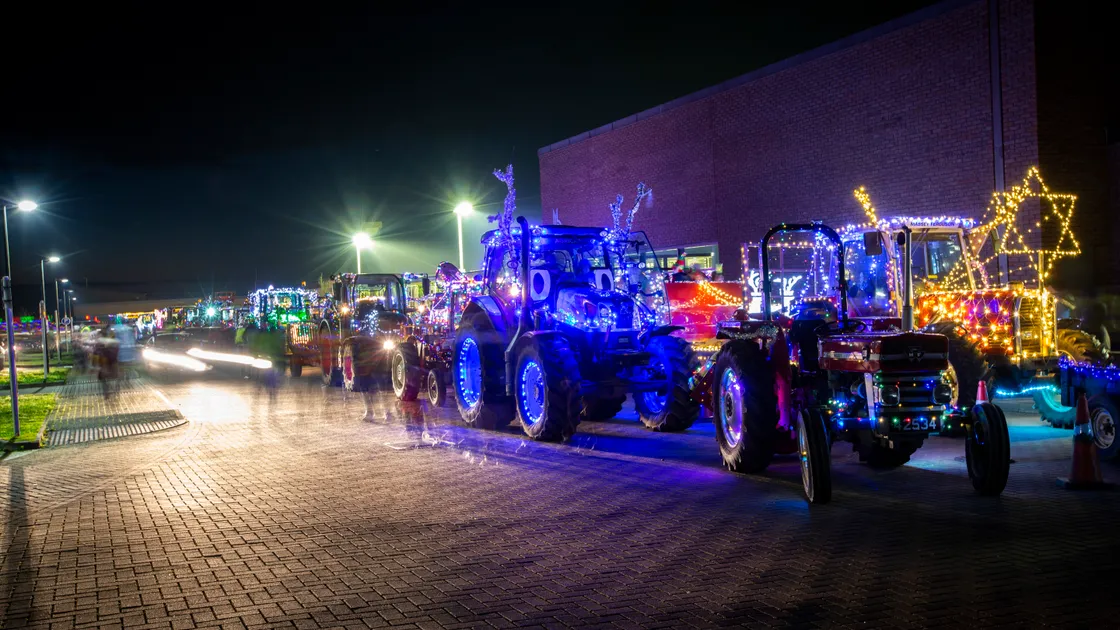 The start at Les Beaucamps High School allowed people to get a close look at the decorated tractors and other vehicles. (Pictures by Luke Le Prevost, 31580182)