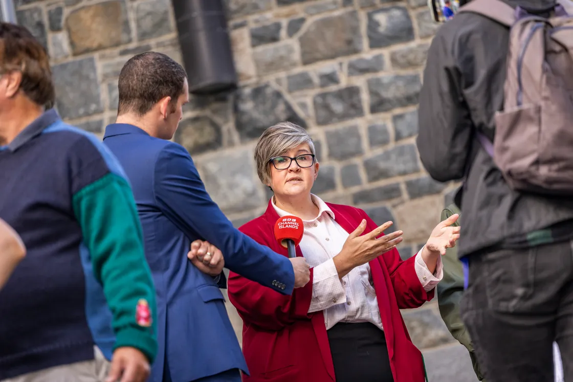 AMENDMENT 52 CARRIED