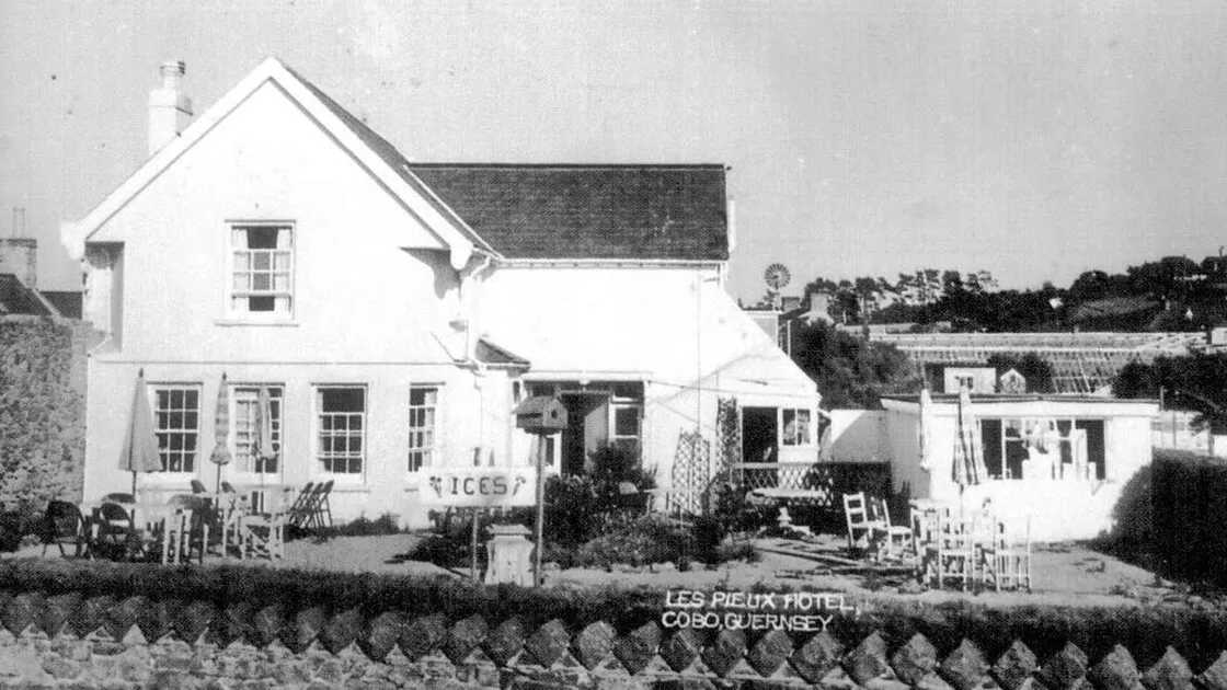 es Pieux Hotel as it looked just after the war when it also served as a popular tea-room. This particular section of the old hotel has since been replaced