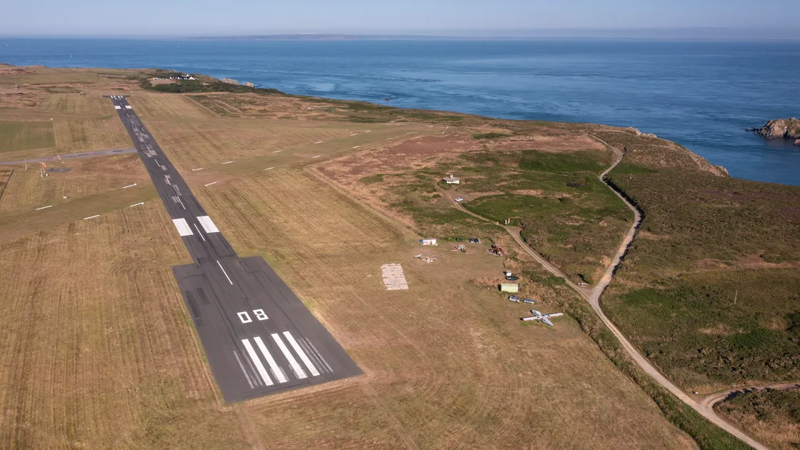 Increasing the width and length of Alderney’s runway to accommodate larger aircraft has been ruled out on grounds of cost, and so the States is pursuing a like-for-like replacement in the same position and orientation. 
