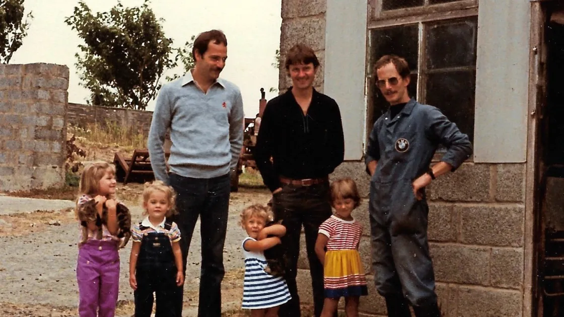Retired farm manager David Bowyer, centre, pictured with Andrew, left, and Martin Fooks, as well as their children, on Sous L’Eglise farm in St Saviour’s in 1983.