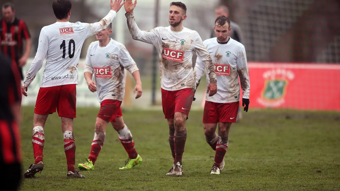 Before he started training with the Green Lions at the age of 28, Murray spent many years playing in the Priaulx League for Sylvans and North