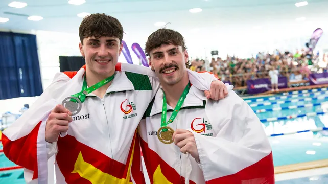 ‘We owe it all to Jo’, say Commonwealth swimmers
