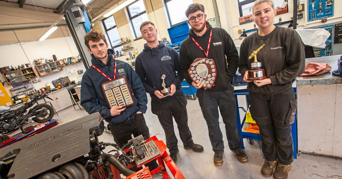 Motor trade apprentices get achievement awards