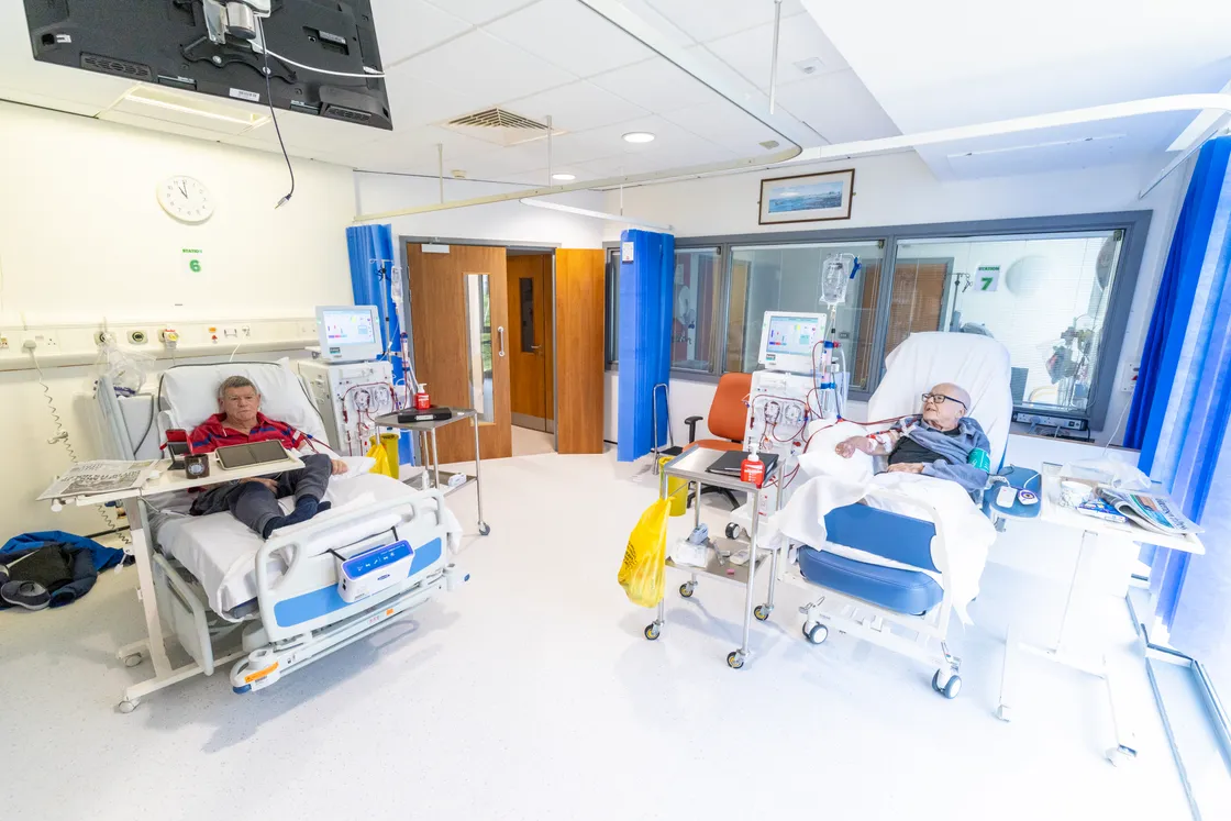 Left to right, David Smith and John Savident at the Renal Unit at PEH