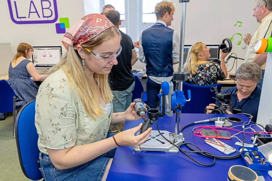 A Dremel is among the equipment available.