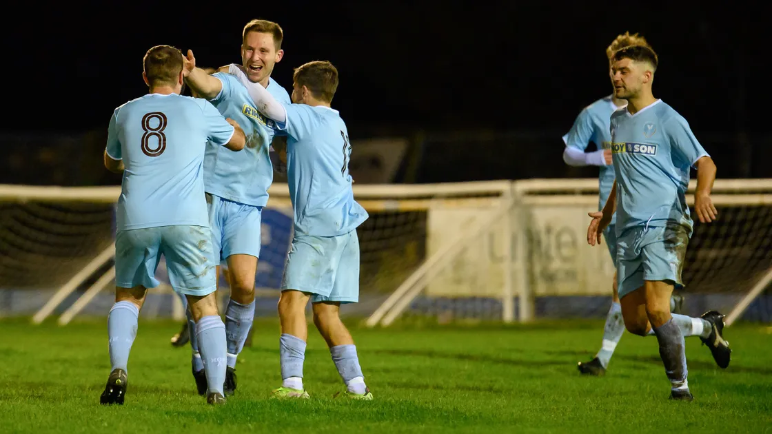 LISTEN: Grand Fort pair keep the heat on the leaders