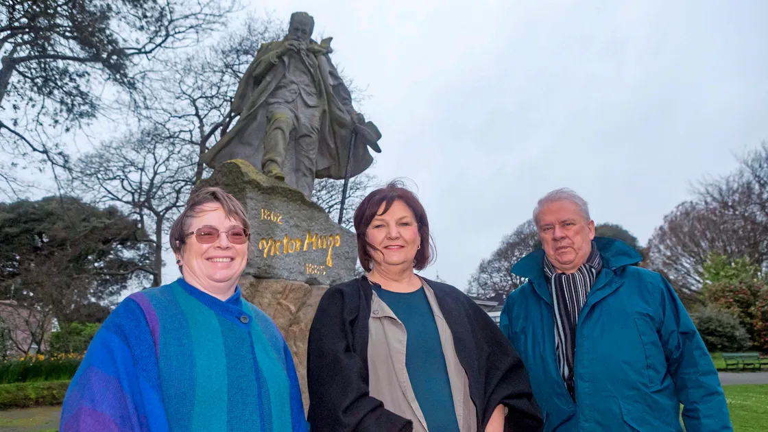 Jennifer Friend (centre) with Guernsey Victor Hugo Society president Dinah Bott and secretary Roy Bisson at Hugo's statue in Candie Gardens. (Picture by Steve Sarre, 24112493)